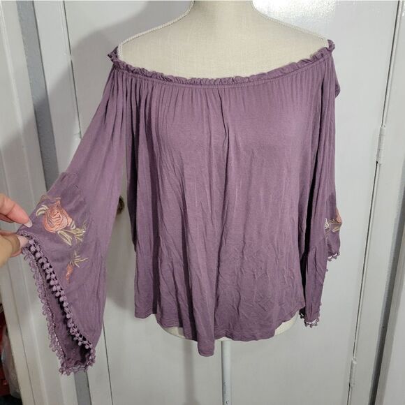 C+J collection off shoulder bell sleeve blouse - Picture 2 of 11